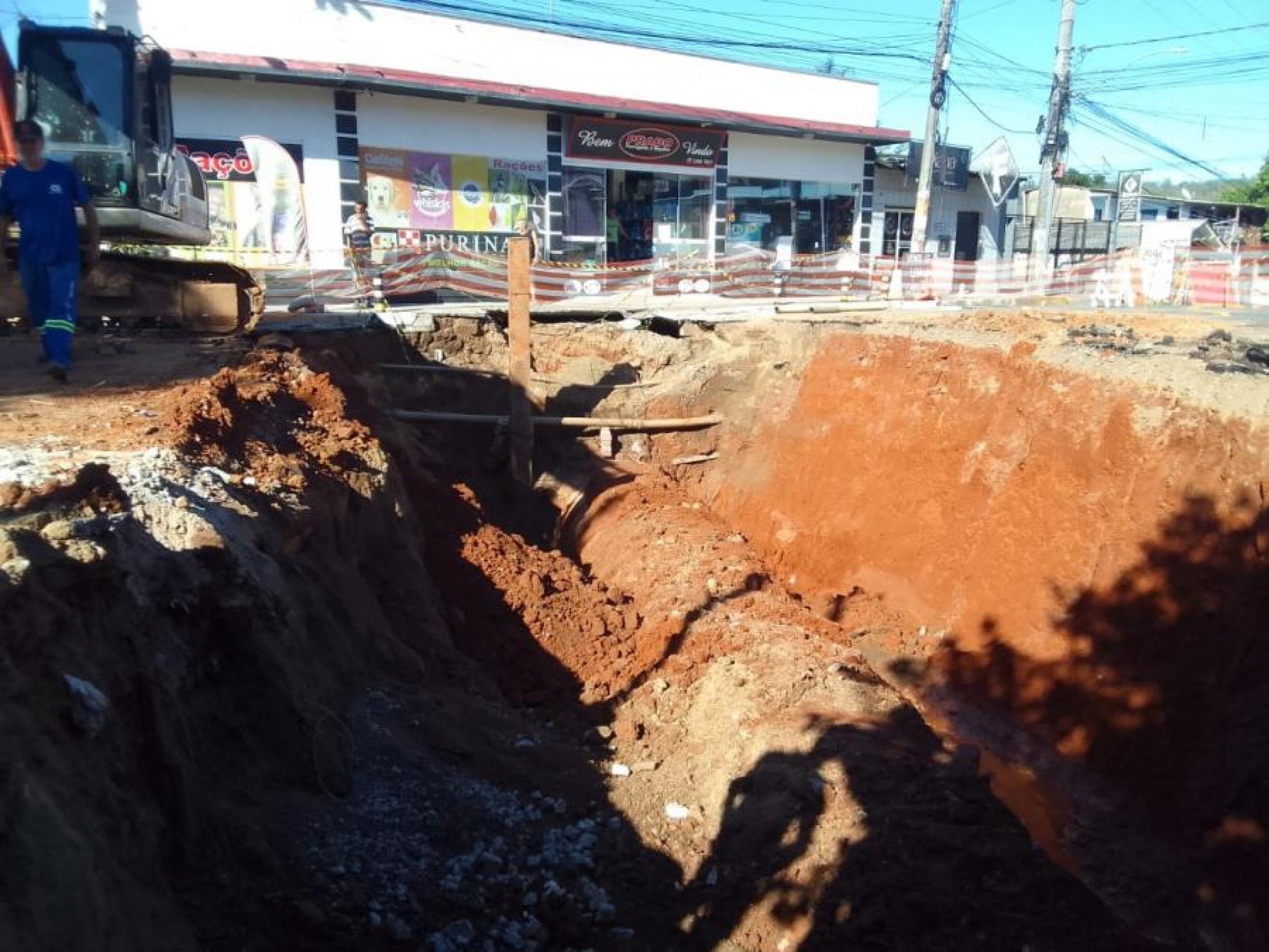 Bairro de São Leopoldo tem abastecimento de água interrompido devido a erosão em rua