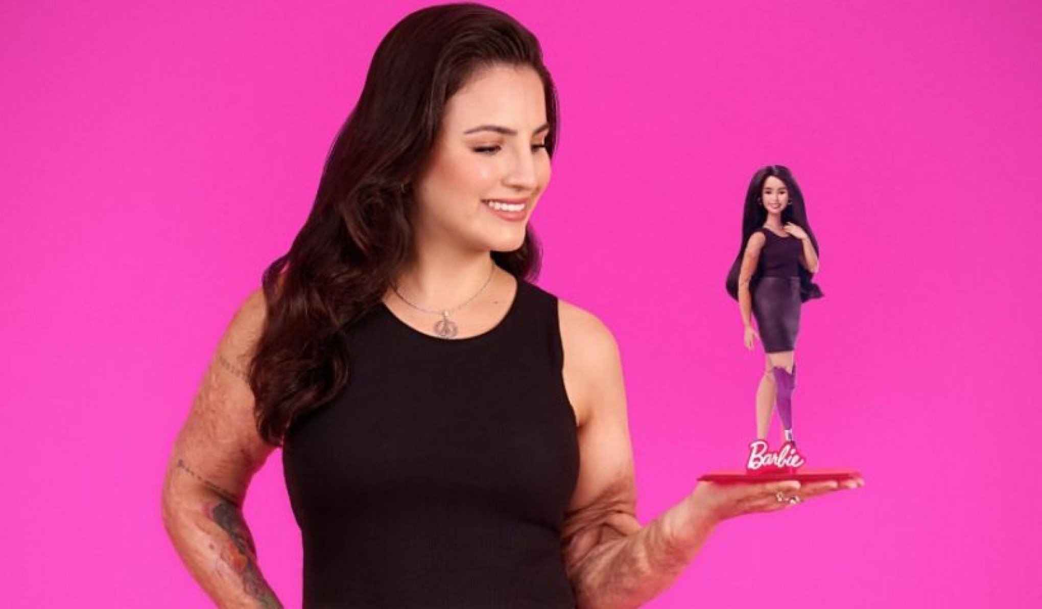 Sobrevivente de incêndio na boate Kiss vira Barbie em homenagem pelo Dia Internacional da Mulher
