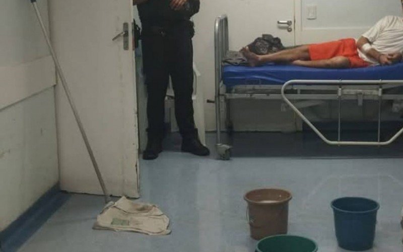 Chuva entra na sala verde do hospital
