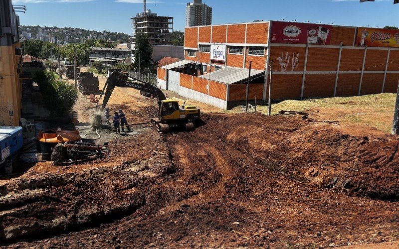 Obra de construção de passagem inferior na altura da Rua Tapes, que irá conectar os bairros Rio Branco e Primavera, avança rapidamente | abc+