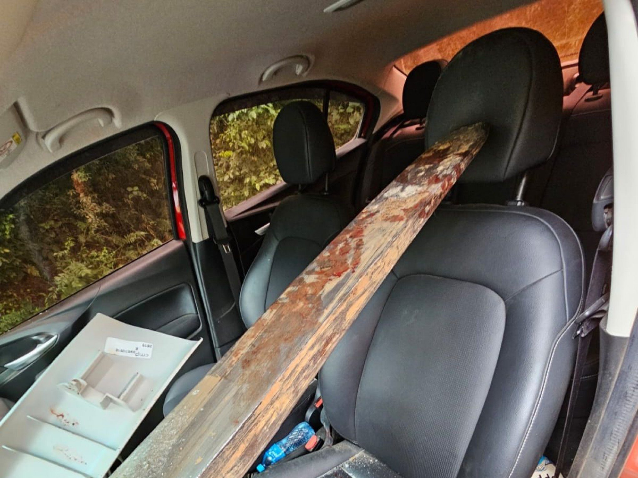 Ferro atinge cabeça de grávida de 6 meses em acidente com máquina agrícola; veja imagens