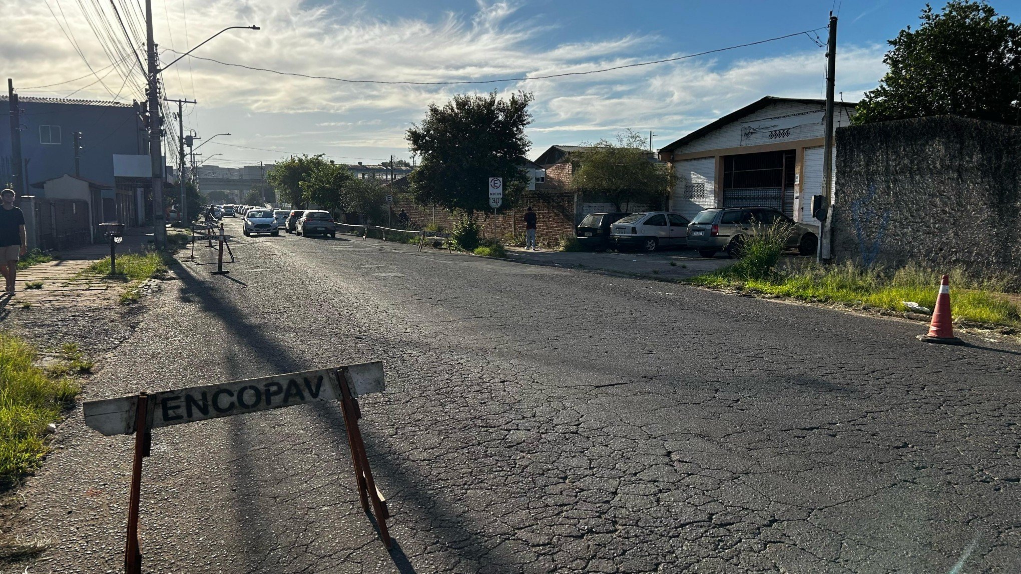 Recapeamento de rua provoca mudanças no trânsito em ponto de Novo Hamburgo; saiba onde
