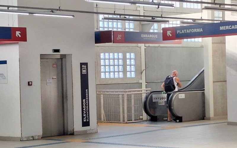 Escadas rolantes e elevadores estão sem funcionar há uma semana na estação Industrial da Trensurb | abc+