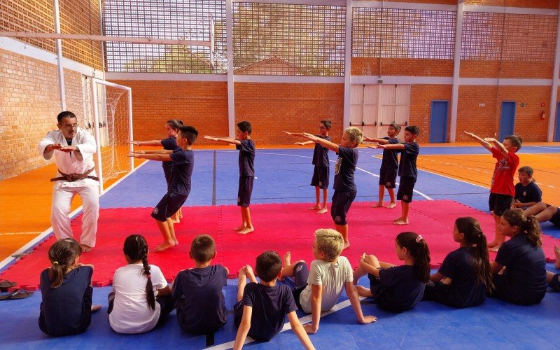 Alunos do Programa Acolher na aula de judô | abc+