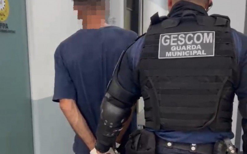 Homem é preso por desacato e ameaça na Praça do Imigrante  | abc+