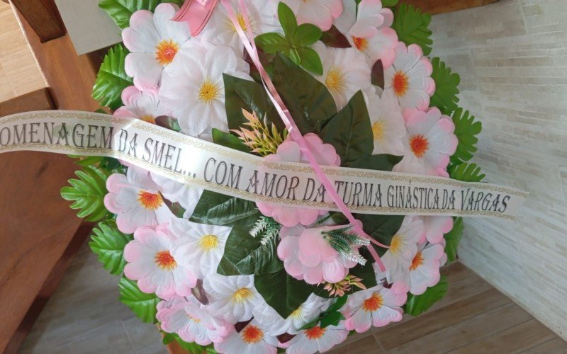 Amigos prestam homenagens a Rosimeri