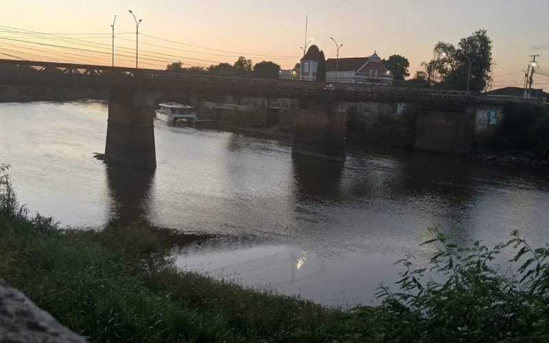Rio dos Sinos registra menor nível desde o início do ano em São Leopoldo; entenda