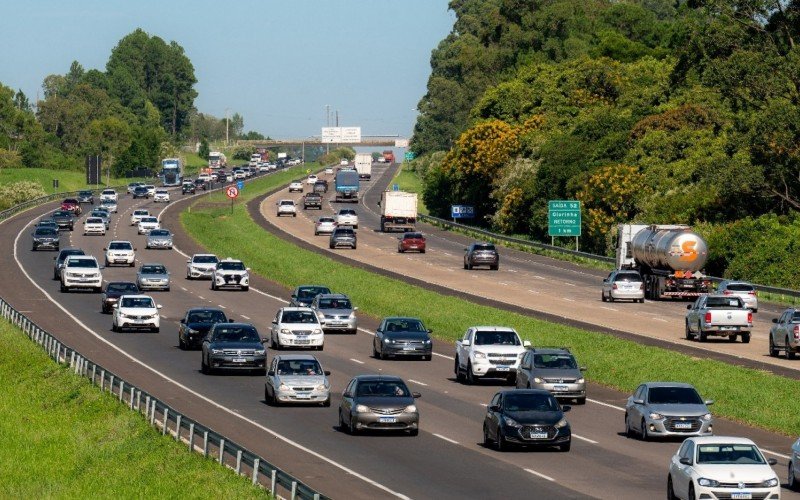 BR-290: Últimos dias da onda de calor vão levar milhares de motoristas ao litoral norte; veja a previsão da CCR ViaSul | abc+