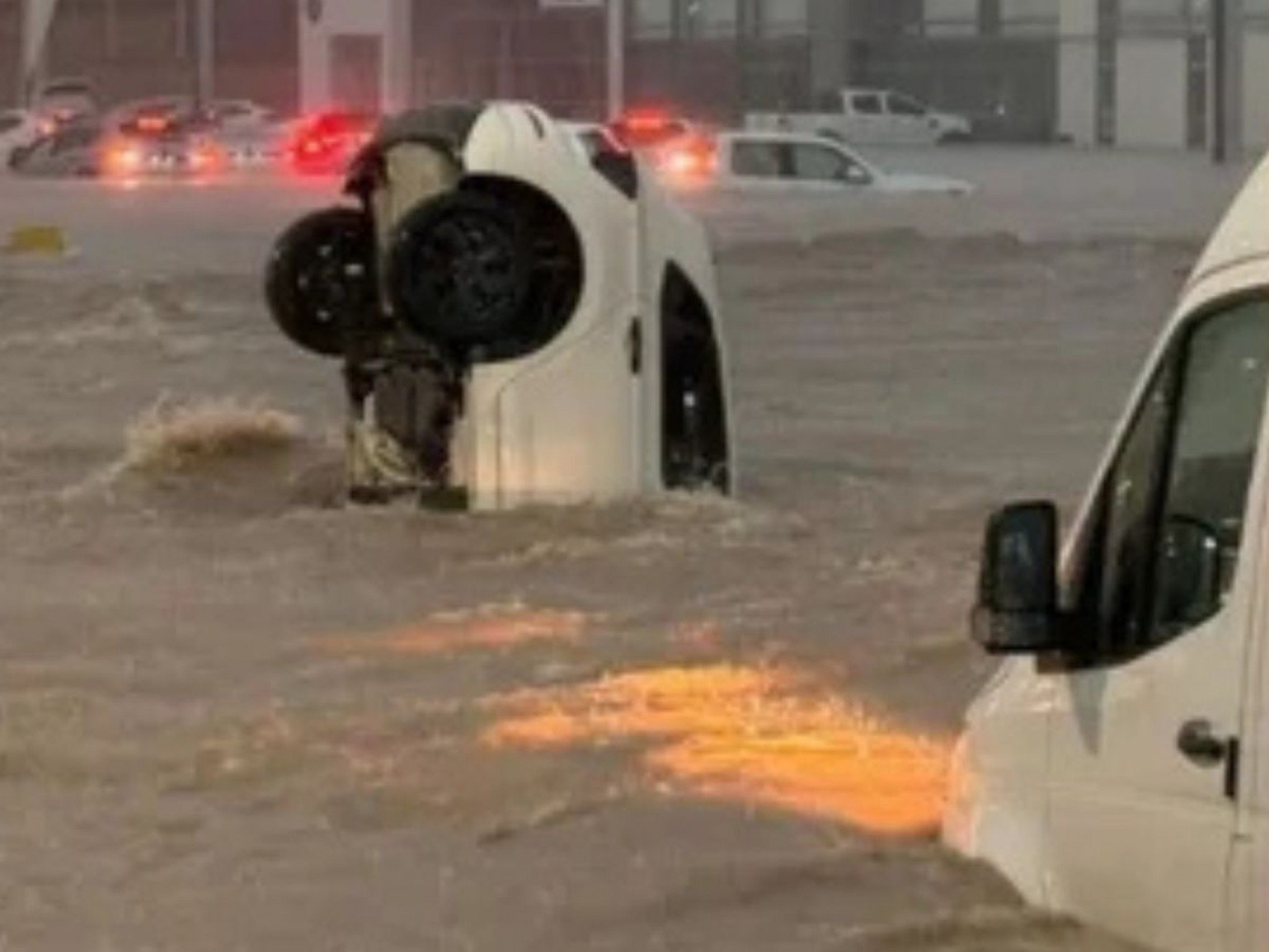 Tempestade deixa ao menos seis mortos na Argentina; frente fria avança no sábado para o RS