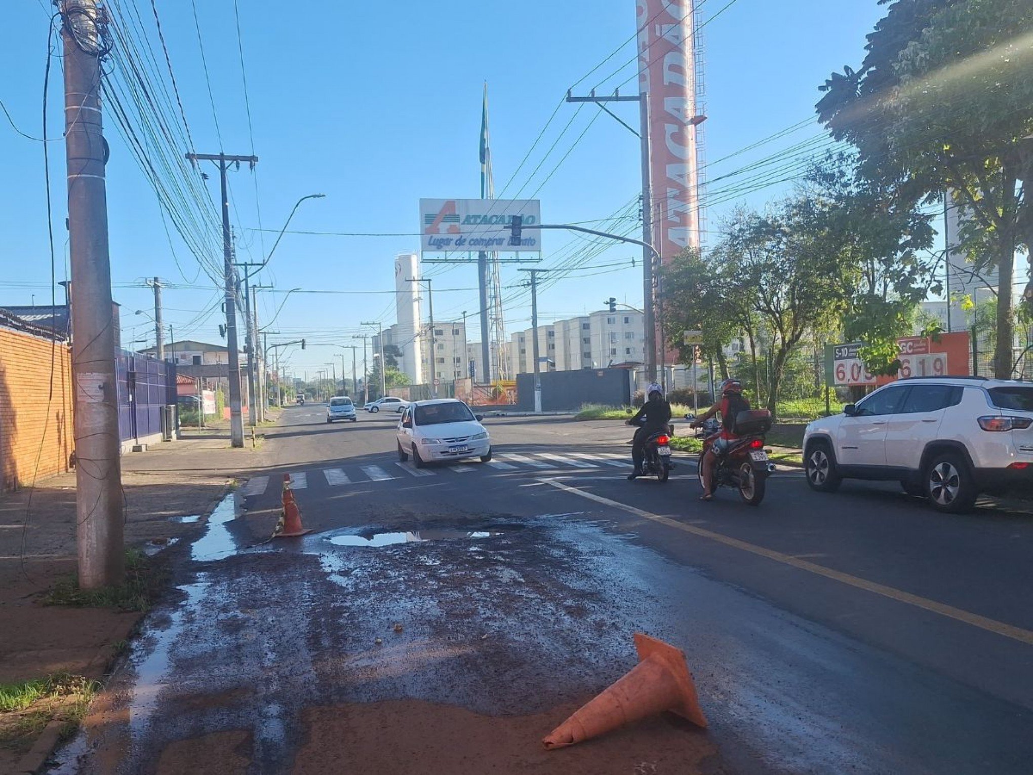 Erosão começa a ser consertada após registros de acidentes e transtornos no trânsito | abc+