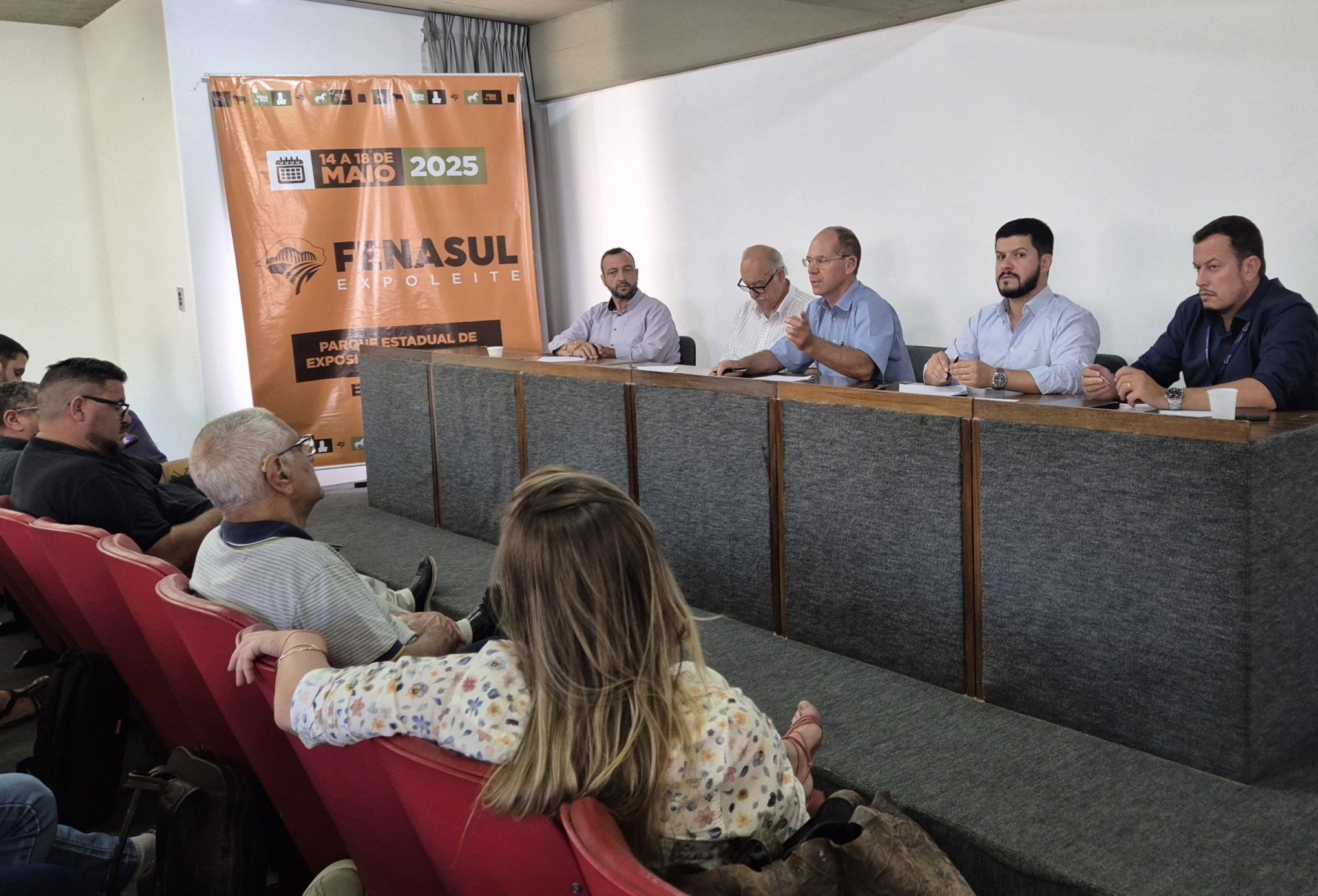 Entidades se reúnem para tratar da realização da Fenasul Expoleite 2025