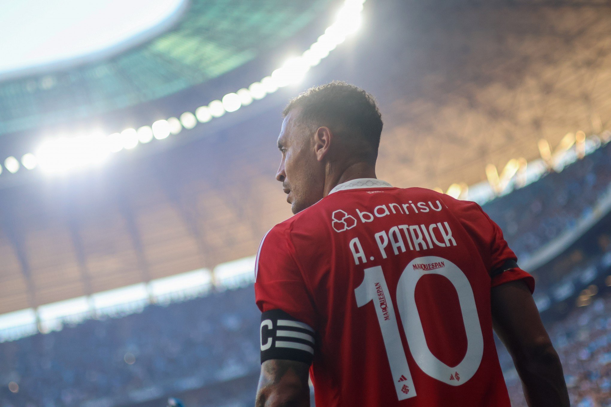 Alan Patrick celebra retorno com gol no Gre-Nal