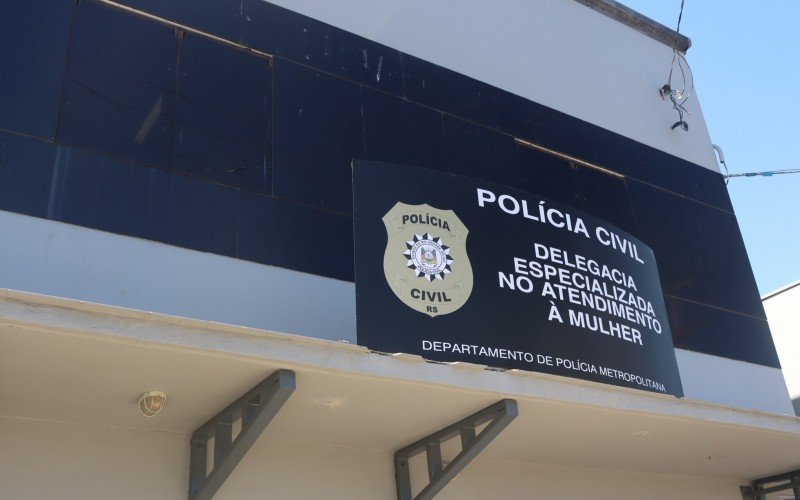 Polícia de Esteio foi chamada, a princípio, para atender um caso de suicídio, mas que agora se transformou em suspeita de feminicídio