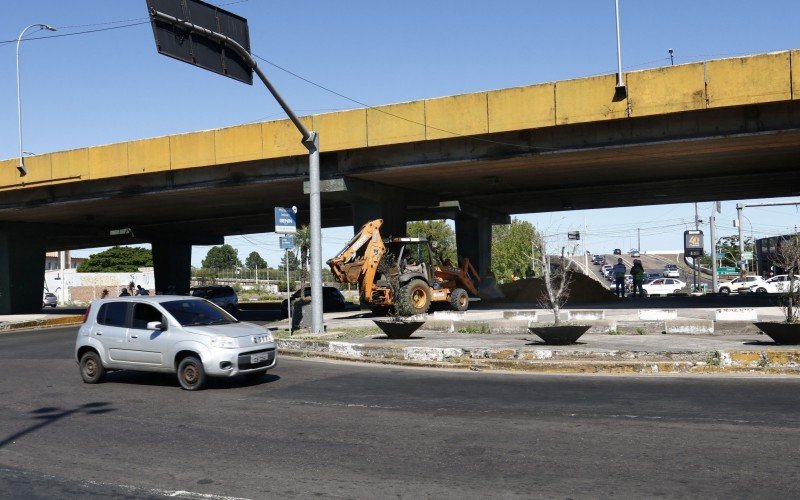 Dnit alerta para estreitamento de faixa nas ruas laterais do viaduto da Metrovel, em Canoas