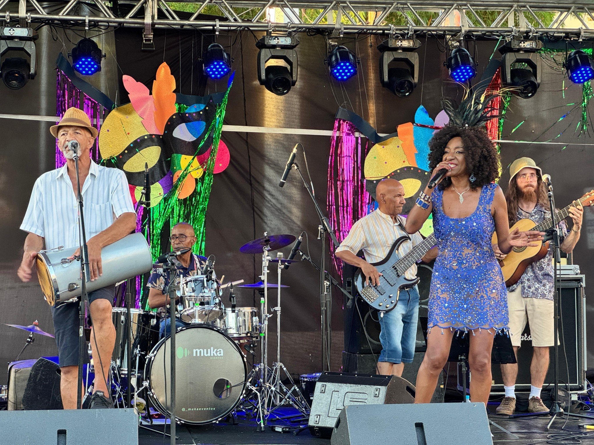 Taquara festeja o carnaval e celebra o Dia Internacional da Mulher com samba e folia