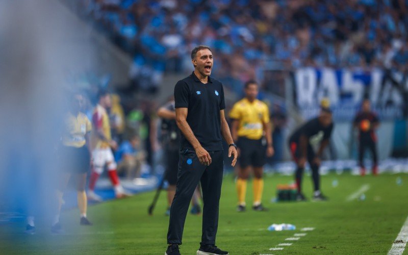 Leandro Desábato substituiu Gustavo Quinteros no Gre-Nal 445 | abc+