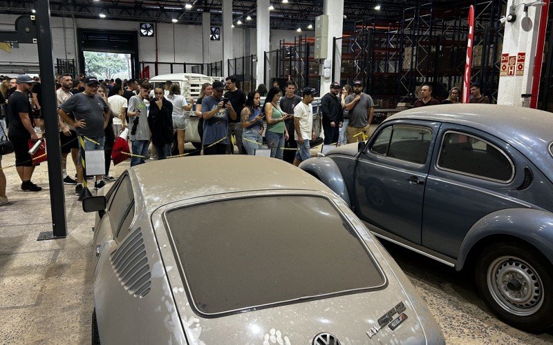 Carros raros da antiga Comercial Gaúcha adquiridos por empresário do EUA são expostos em evento da FuelTech, em Porto Alegre