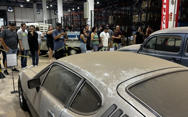 Carros raros da antiga Comercial Gaúcha adquiridos por empresário do EUA são expostos em evento da FuelTech, em Porto Alegre