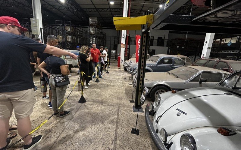 Carros raros da antiga Comercial Gaúcha adquiridos por empresário do EUA são expostos em evento da FuelTech, em Porto Alegre