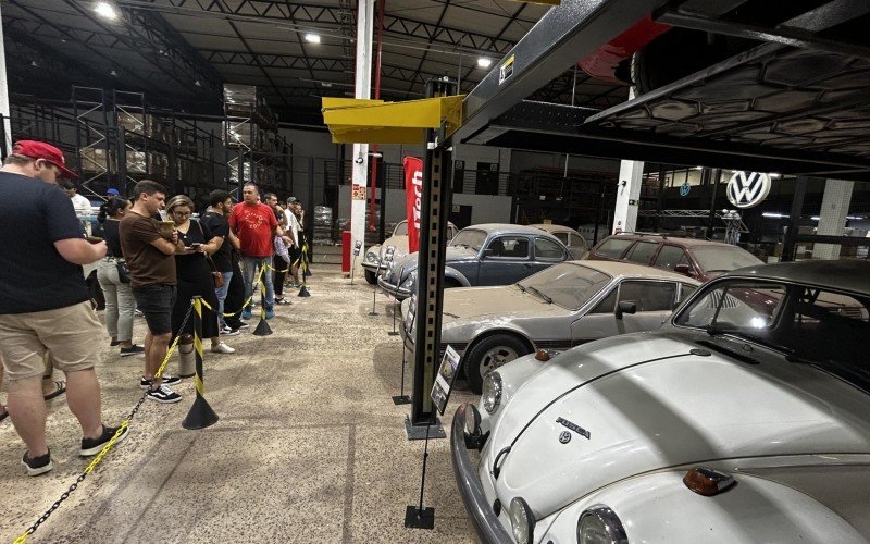 Carros raros da antiga Comercial Gaúcha adquiridos por empresário do EUA são expostos em evento da FuelTech, em Porto Alegre