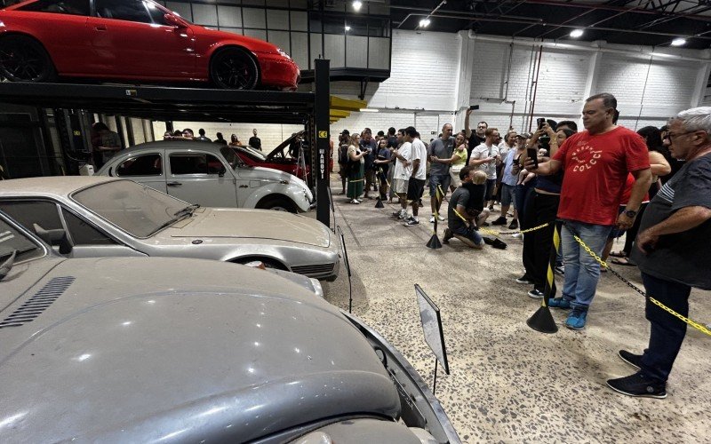 Carros raros da antiga Comercial Gaúcha adquiridos por empresário do EUA são expostos em evento da FuelTech, em Porto Alegre