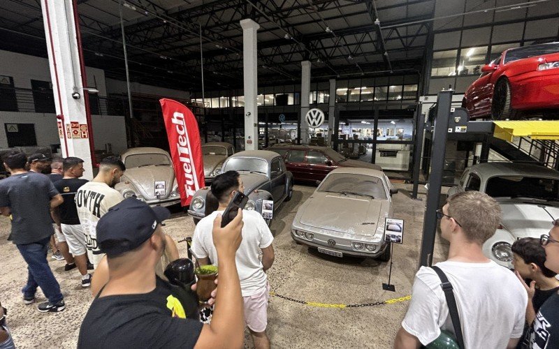 Carros raros da antiga Comercial Gaúcha adquiridos por empresário do EUA são expostos em evento da FuelTech, em Porto Alegre