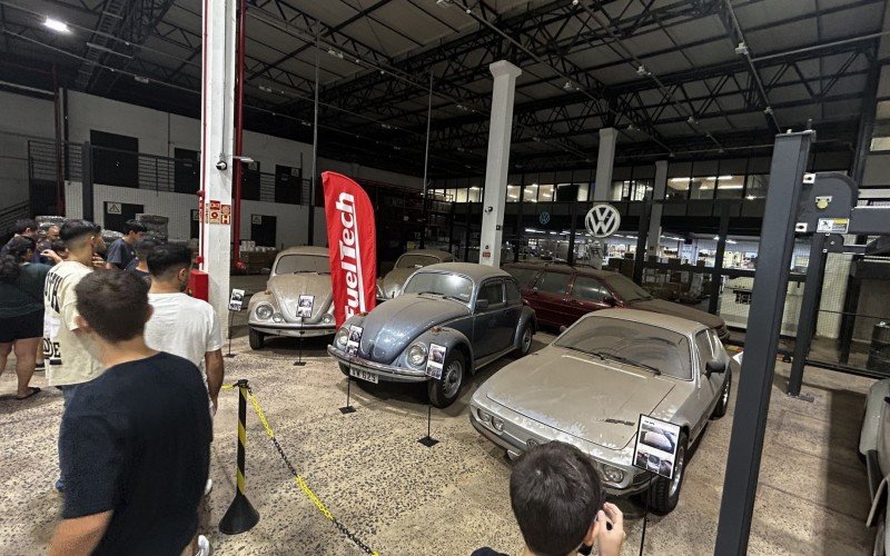 Carros raros da antiga Comercial Gaúcha adquiridos por empresário do EUA são expostos em evento da FuelTech, em Porto Alegre