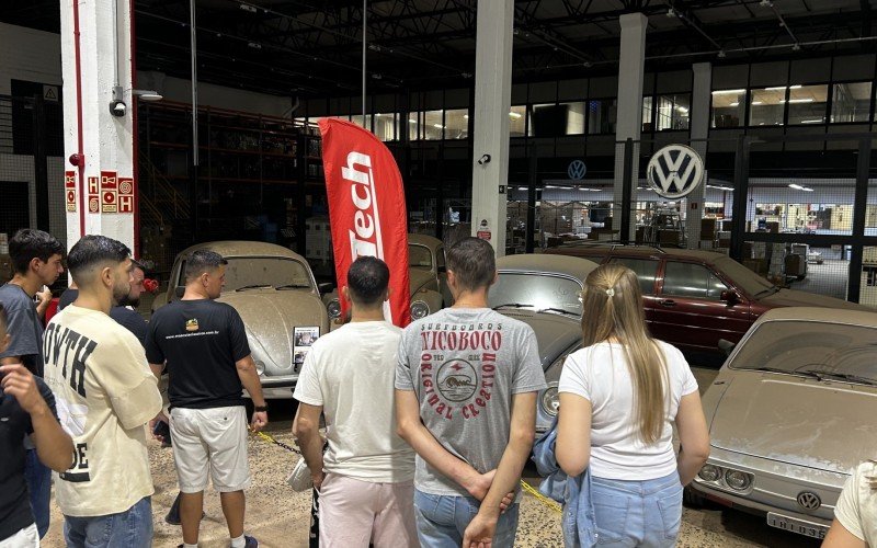 Carros raros da antiga Comercial Gaúcha adquiridos por empresário do EUA são expostos em evento da FuelTech, em Porto Alegre