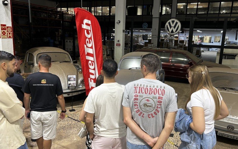 Carros raros da antiga Comercial Gaúcha adquiridos por empresário do EUA são expostos em evento da FuelTech, em Porto Alegre