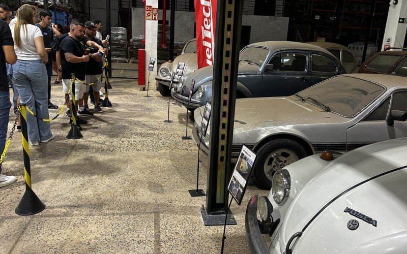 Carros raros da antiga Comercial Gaúcha adquiridos por empresário do EUA são expostos em evento da FuelTech, em Porto Alegre