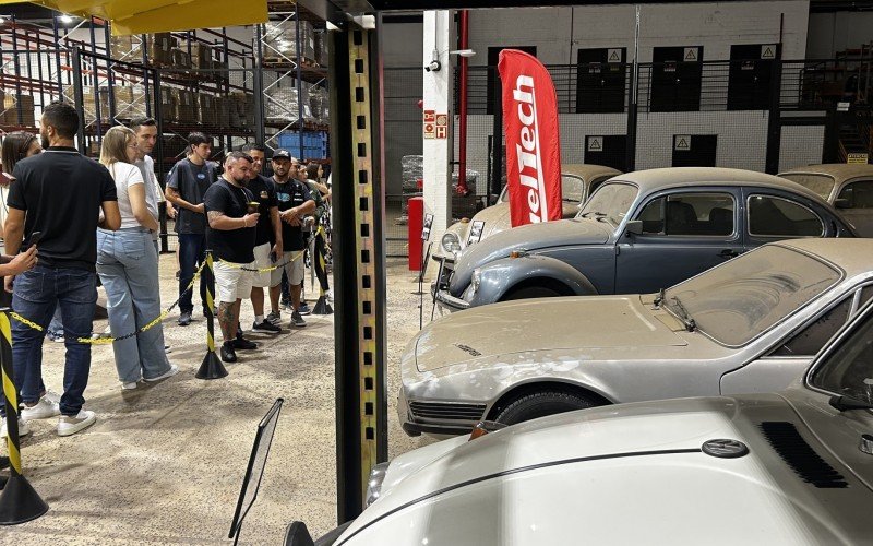 Carros raros da antiga Comercial Gaúcha adquiridos por empresário do EUA são expostos em evento da FuelTech, em Porto Alegre