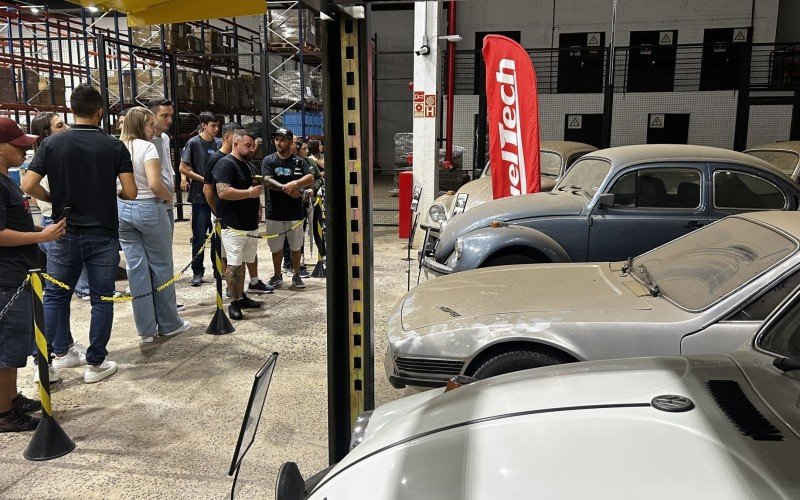 Carros raros da antiga Comercial Gaúcha adquiridos por empresário do EUA são expostos em evento da FuelTech, em Porto Alegre