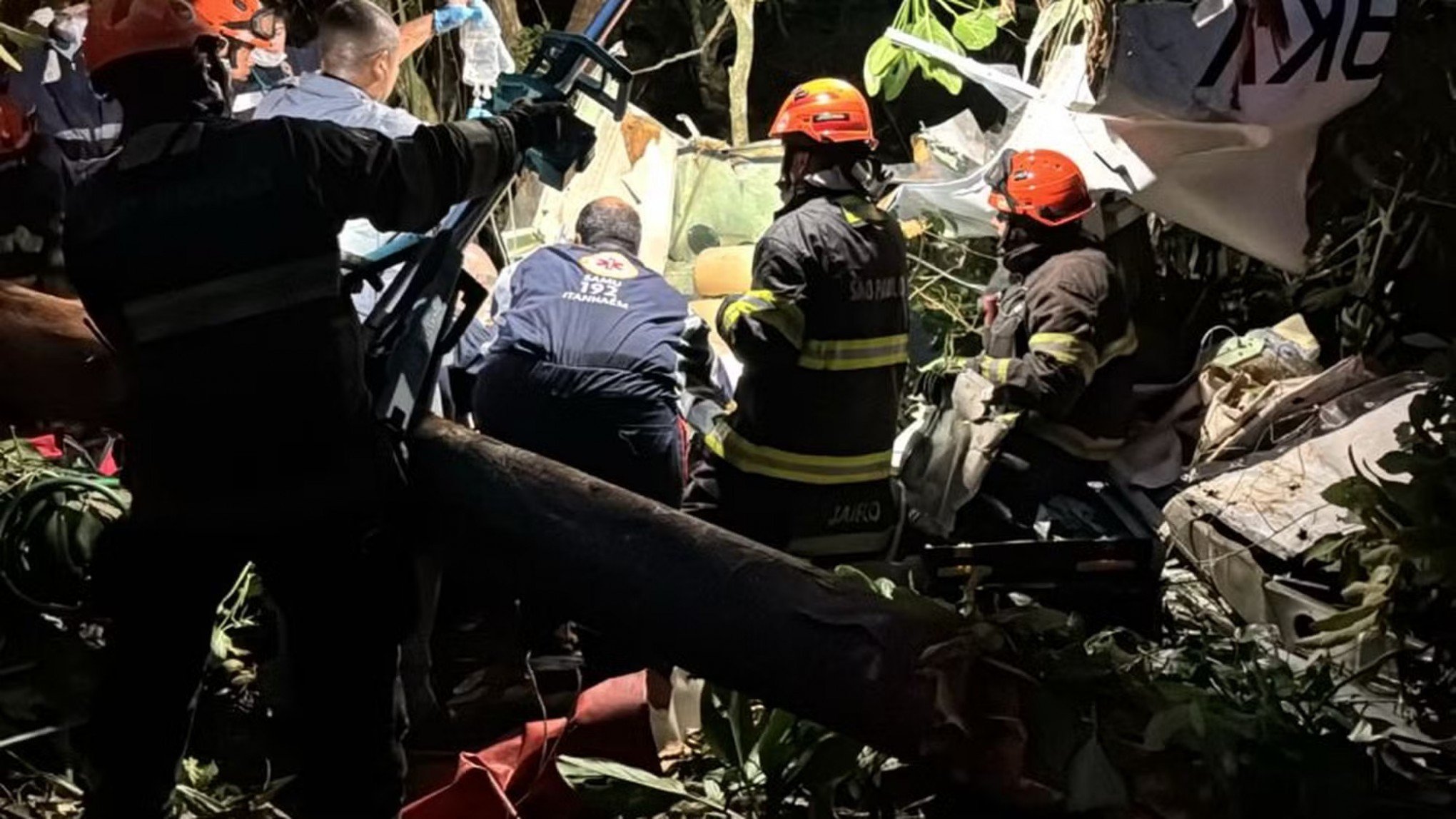 Avião de pequeno porte cai em área de aldeia indígena no litoral de São Paulo