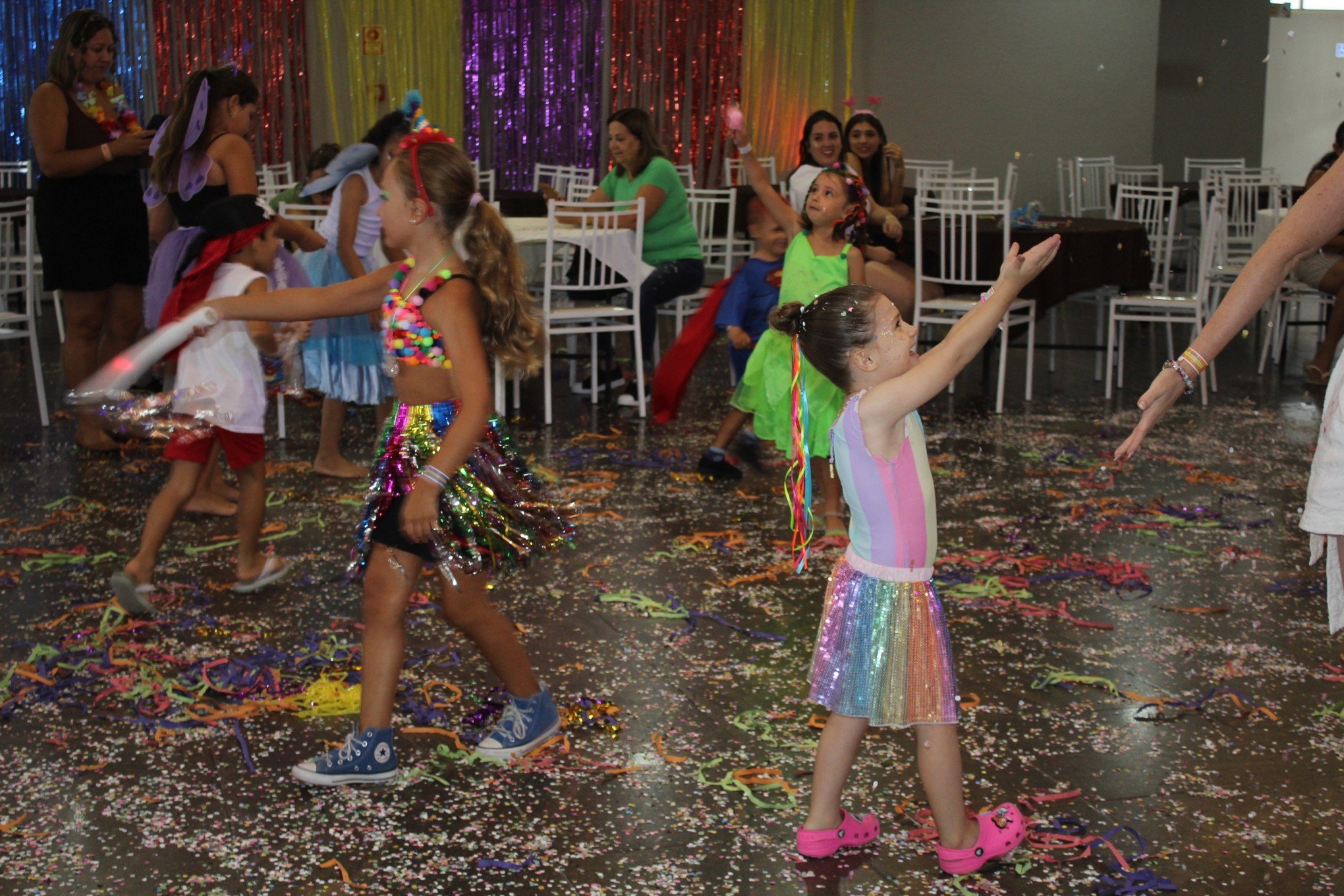 Baile infantil de carnaval diverte crianças neste domingo em Canoas