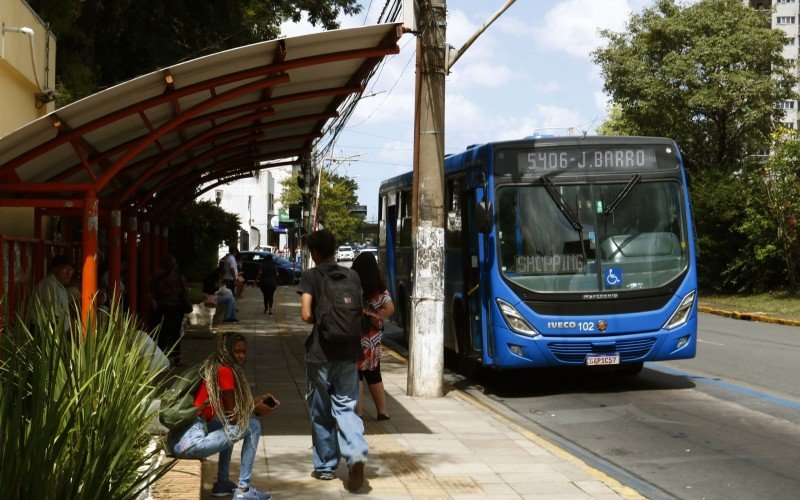 Prefeitura de Canoas anuncia aumento de 132 ônibus na frota aos sábados