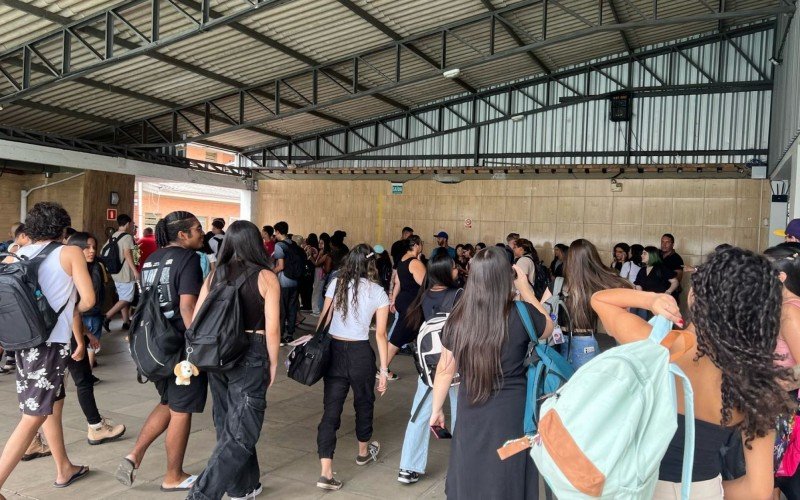 A maior parte dos alunos estava estudando de forma remota desde o dia 13 de fevereiro