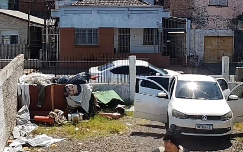 Um dos criminosos estava com o rosto limpo, enquanto que os demais usavam balaclavas