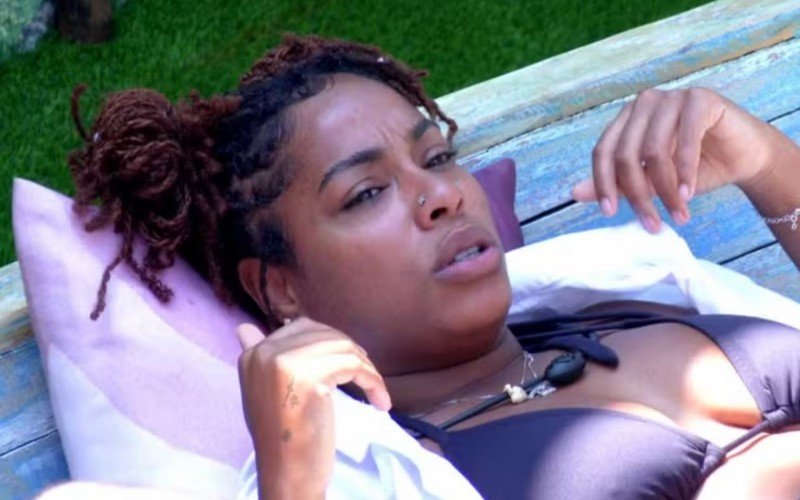 Thamiris conversou sobre relação pós-beijo com brother na área externa do BBB 25 | abc+