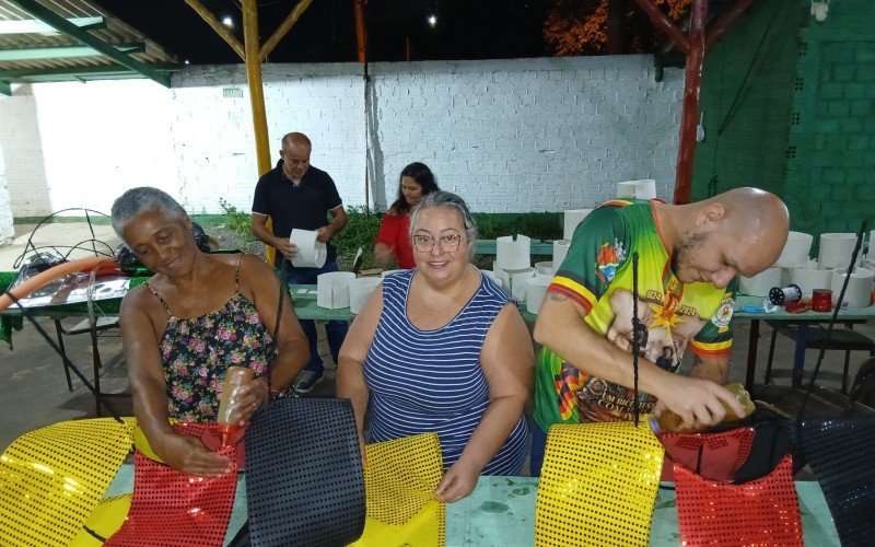 Contagem regressiva para finalizar fantasias e alegorias na Império do Sol 