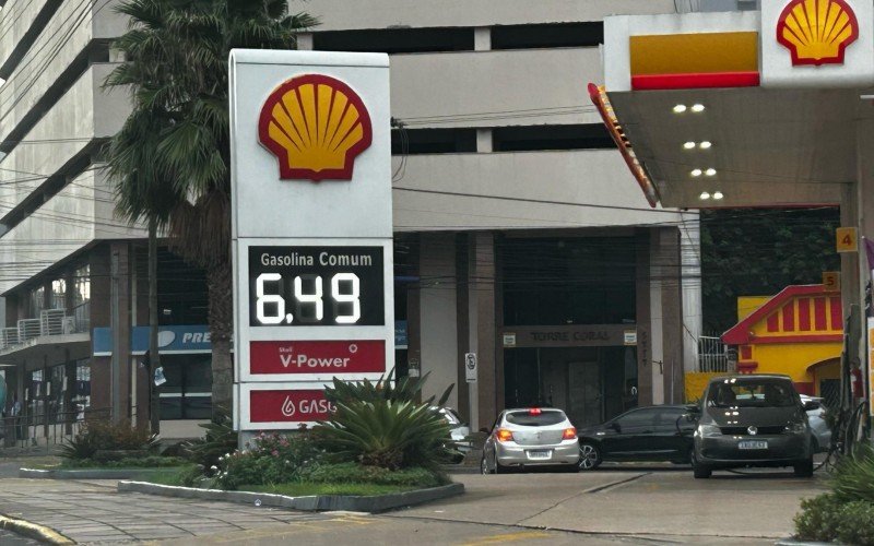 Motoristas são surpreendidos com aumento repentino no preço da gasolina | abc+