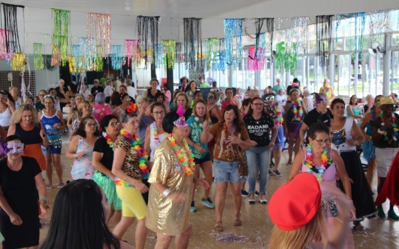 Carnaval, baile e matinê dançante no Grêmio Atiradores 
