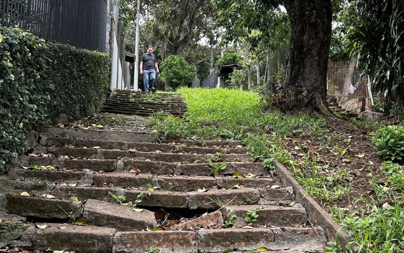 Moradores afirmam que escadarias da Rua Barão de Rio Branco precisam de melhorias | abc+