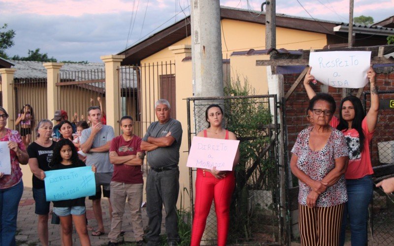 Manifestação aconteceu na noite desta quarta-feira (12) no bairro Canudos | abc+