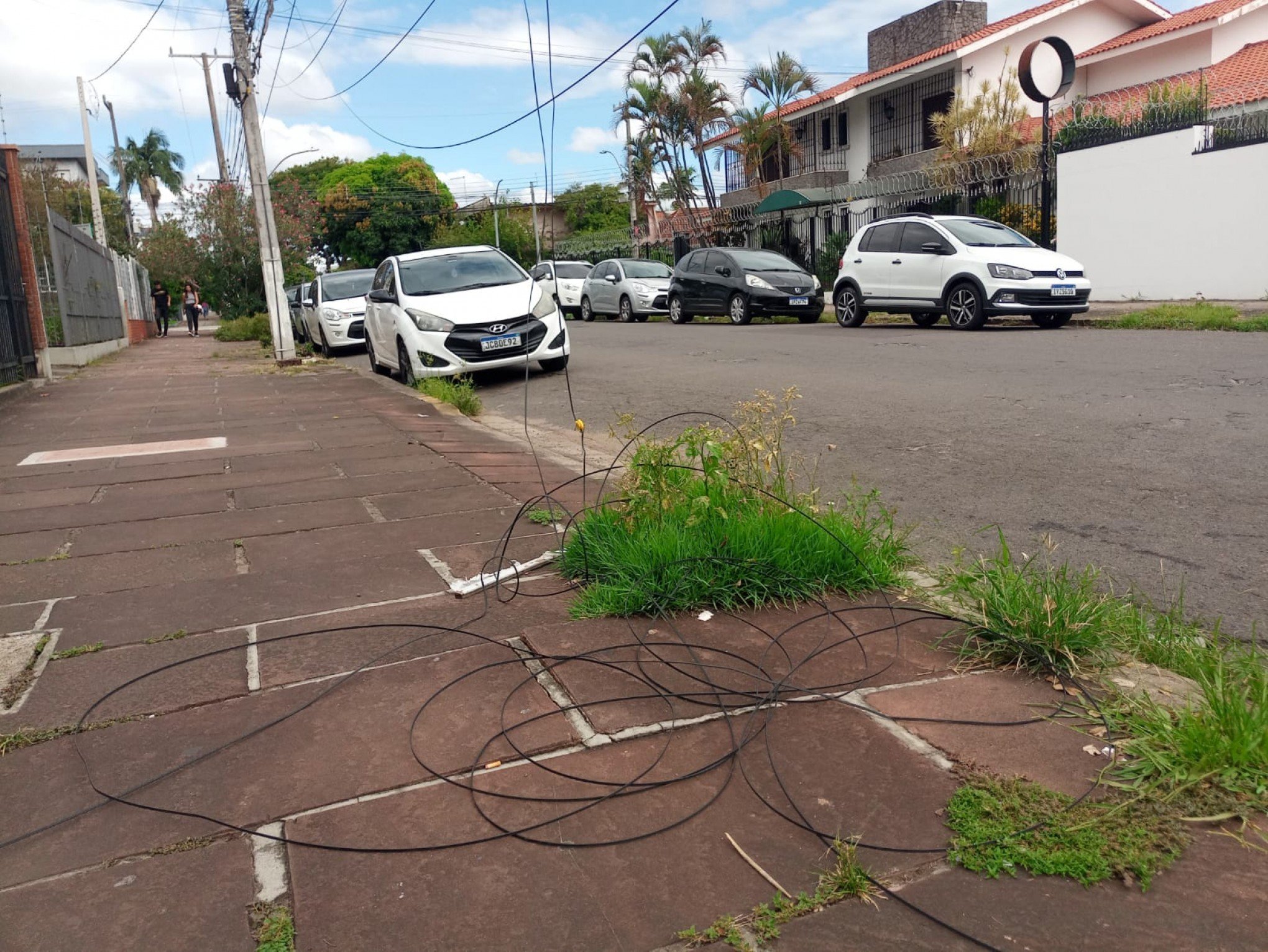 Grupo de trabalho debate melhores ações para eliminar fios soltos em postes e pelas ruas