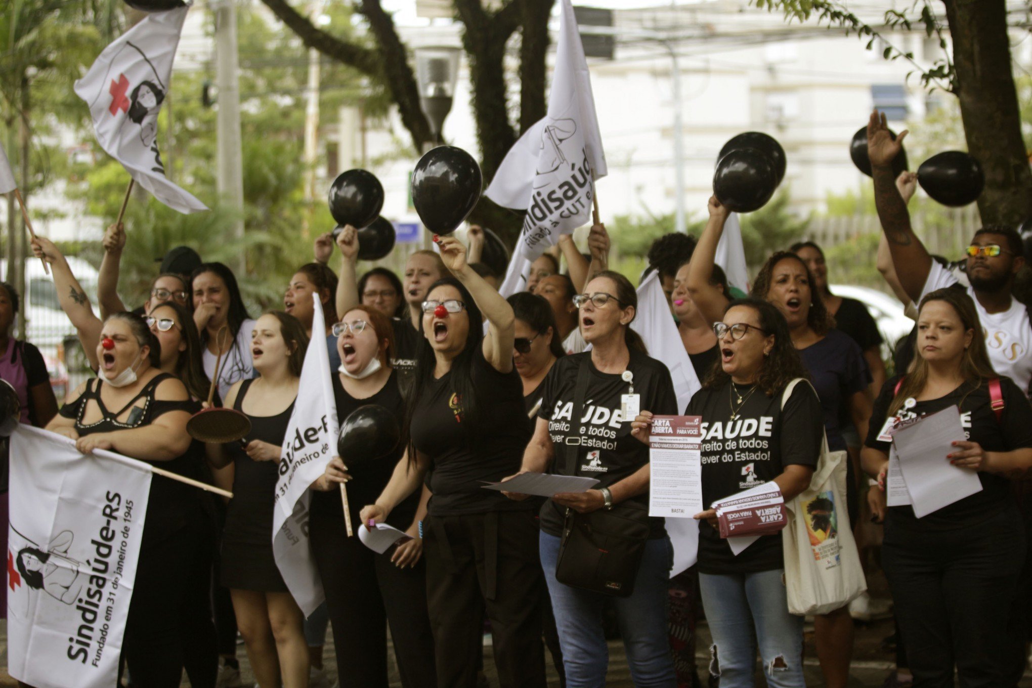 Após protesto cobrando salários atrasados, Prefeitura de Canoas marca reunião com HPSC
