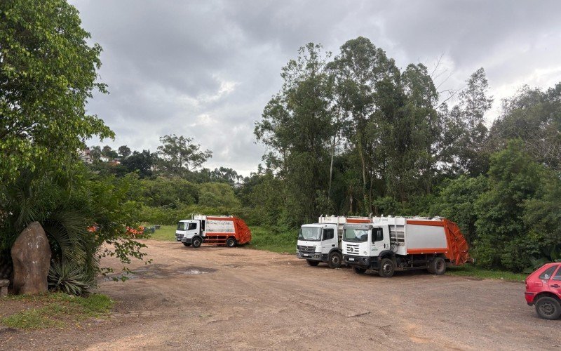 Caminhões da coleta de lixo ficaram parados no pátio | abc+