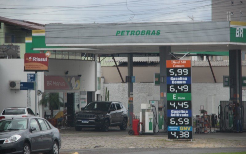 Gasolina comum custando R$ 6,49 em Novo Hamburgo | abc+