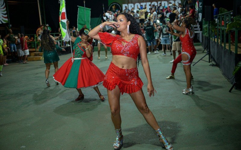 Protegidos desfila em Porto Alegre na sexta-feira, dia 14, com a reedição do samba "A Protegidos toda Zen - Budismo o Caminho para a iluminação" | abc+