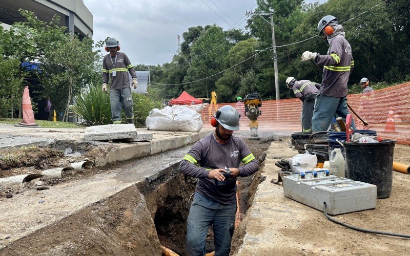 Obras de expansão da rede de gás natural da Sulgás, em Gramado