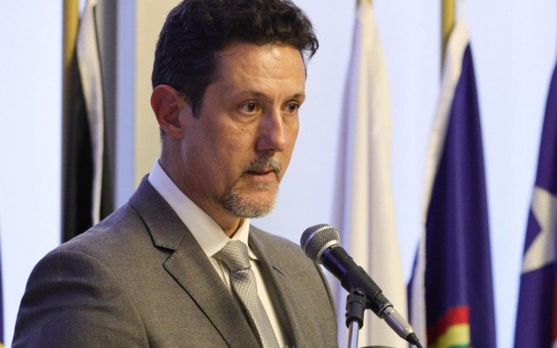Deputado estadual Delegado Zucco pede investigação sobre aumento do preço da gasolina | abc+